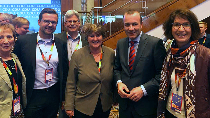 Die Gütersloher Delegierten mit EVP Spitzenkandidat Manfred Weber auf dem Landesparteitag Die Gütersloher Delegierten mit EVP Spitzenkandidat Manfred Weber auf dem Landesparteitag