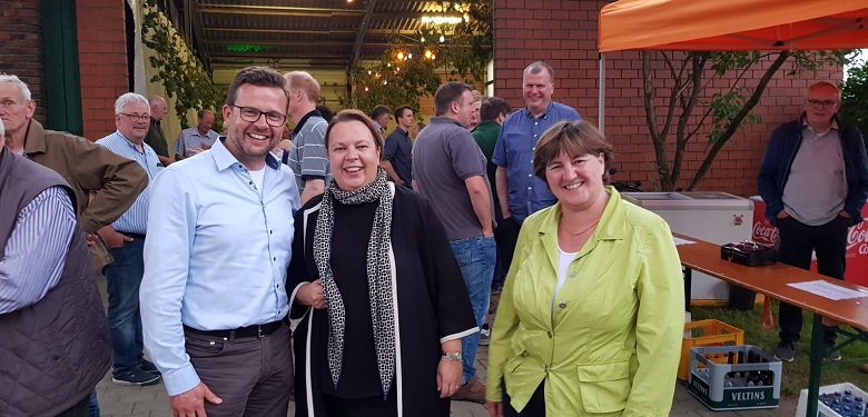 v.l. Raphael Tigges MdL, Landwirtschaftsministerin Ursula Heinen-Esser, CDU-Fraktionsvorsitzende Birgit Ernst v.l. Raphael Tigges MdL, Landwirtschaftsministerin Ursula Heinen-Esser, CDU-Fraktionsvorsitzende Birgit Ernst