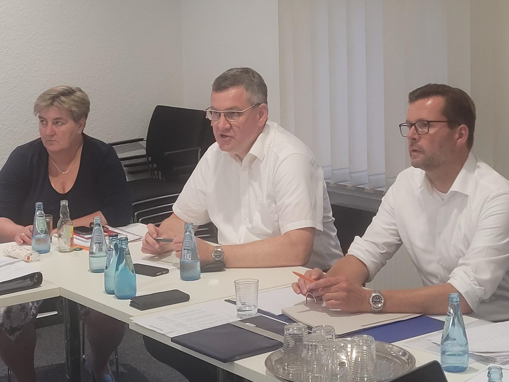 Foto: Ralf Libuda (Mitte) mit Birgit Ernst, Vorsitzende der CDU-Kreistagsfraktion und Raphael Tigges MdL