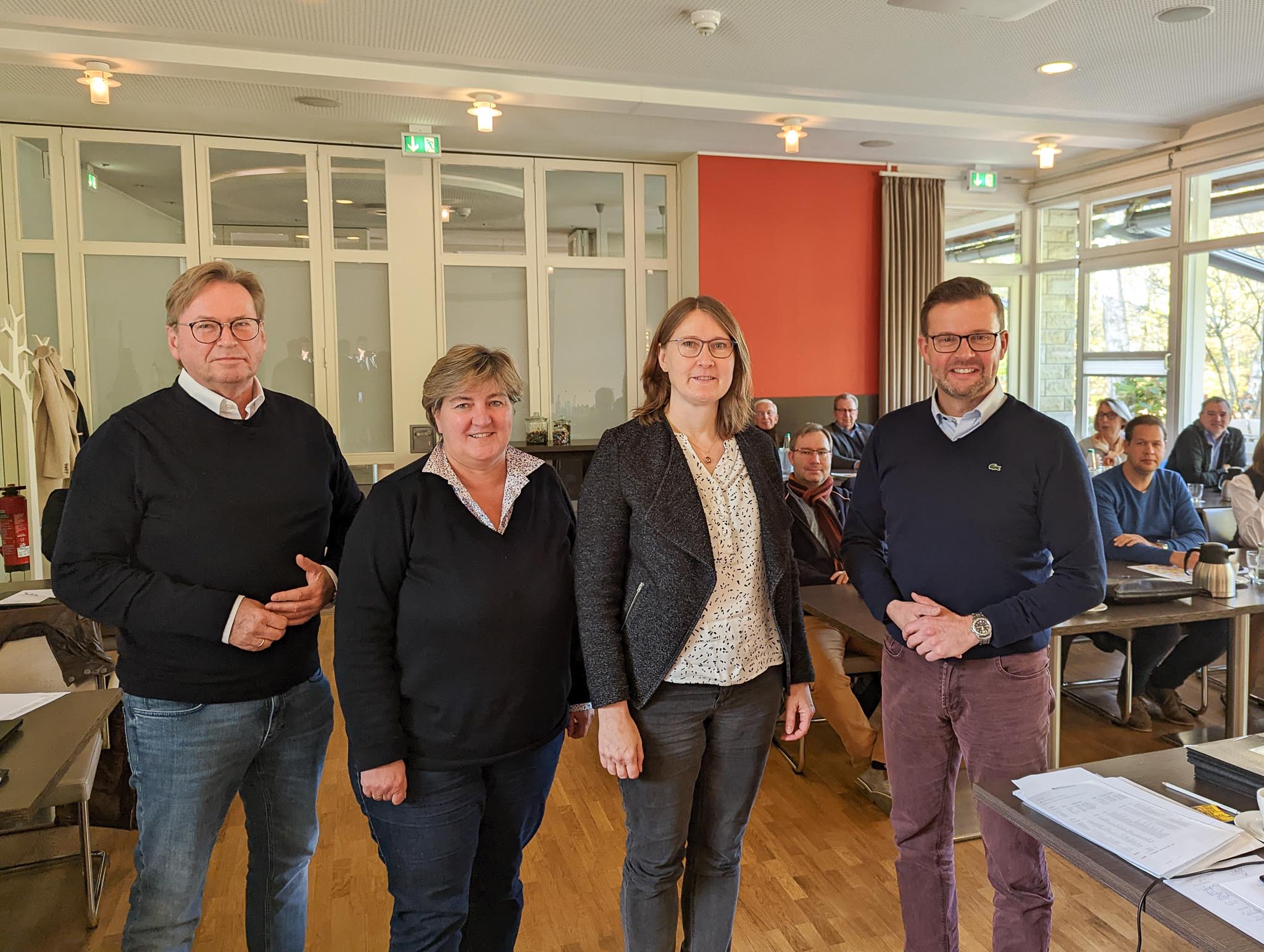 Foto: v.l. Klaus Dirks, Birgit Ernst, Kreisdirektorin Susanne Koch, Raphael Tigges